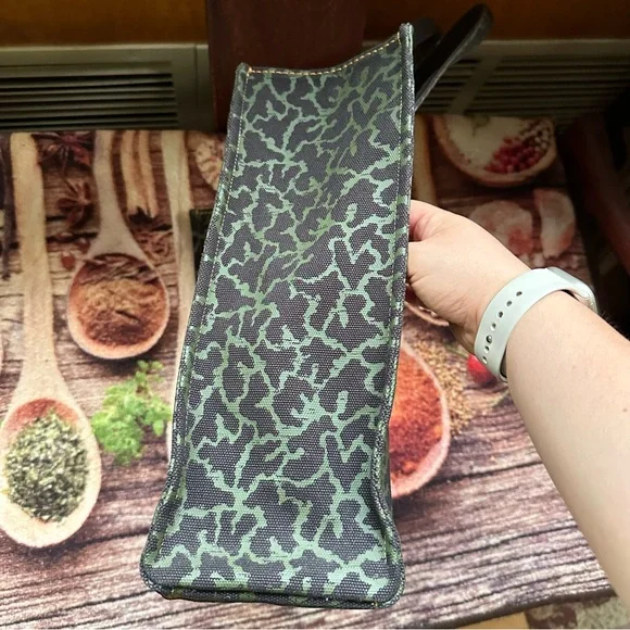 Coach x Disney 101 Dalmatians Canvas tote 69177 - Picture 7 of 10